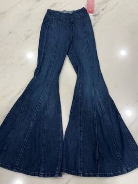 Good American Dolly Joleans Extreme Flare Jeans